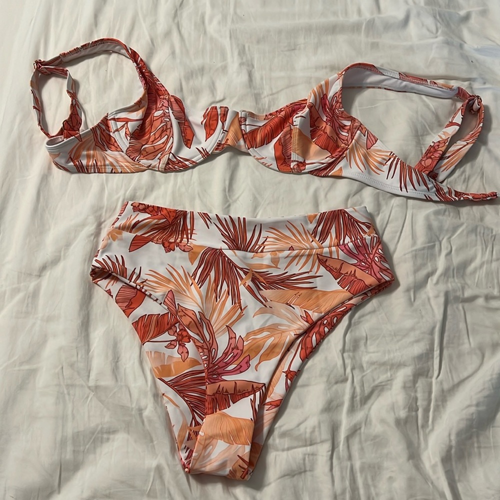 Kulani Kinis bikini